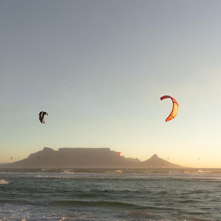 Dolphin Beach Hotel Self Catering Apartments Bloubergstrand Exterior photo