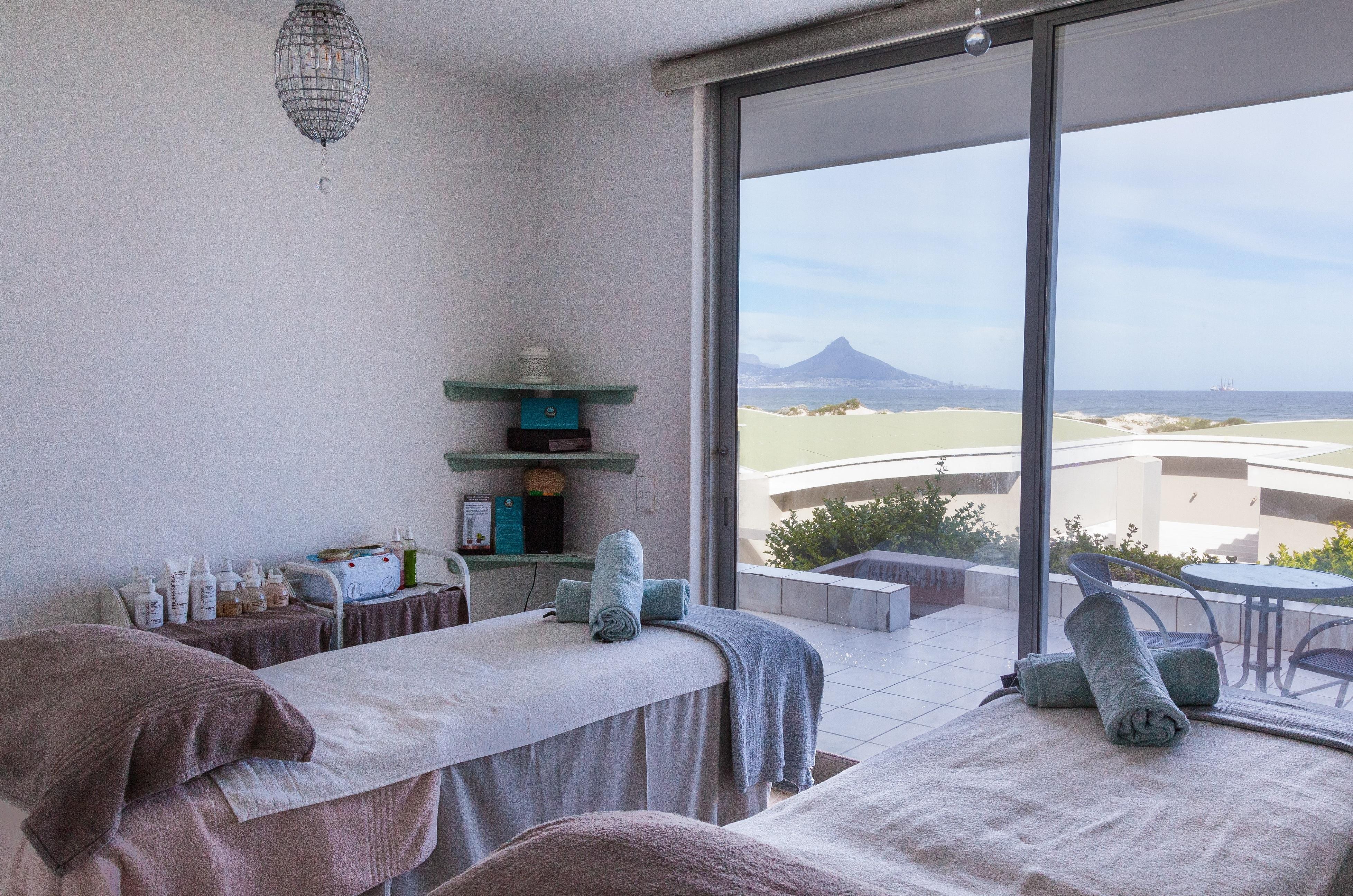 Dolphin Beach Hotel Self Catering Apartments Bloubergstrand Exterior photo