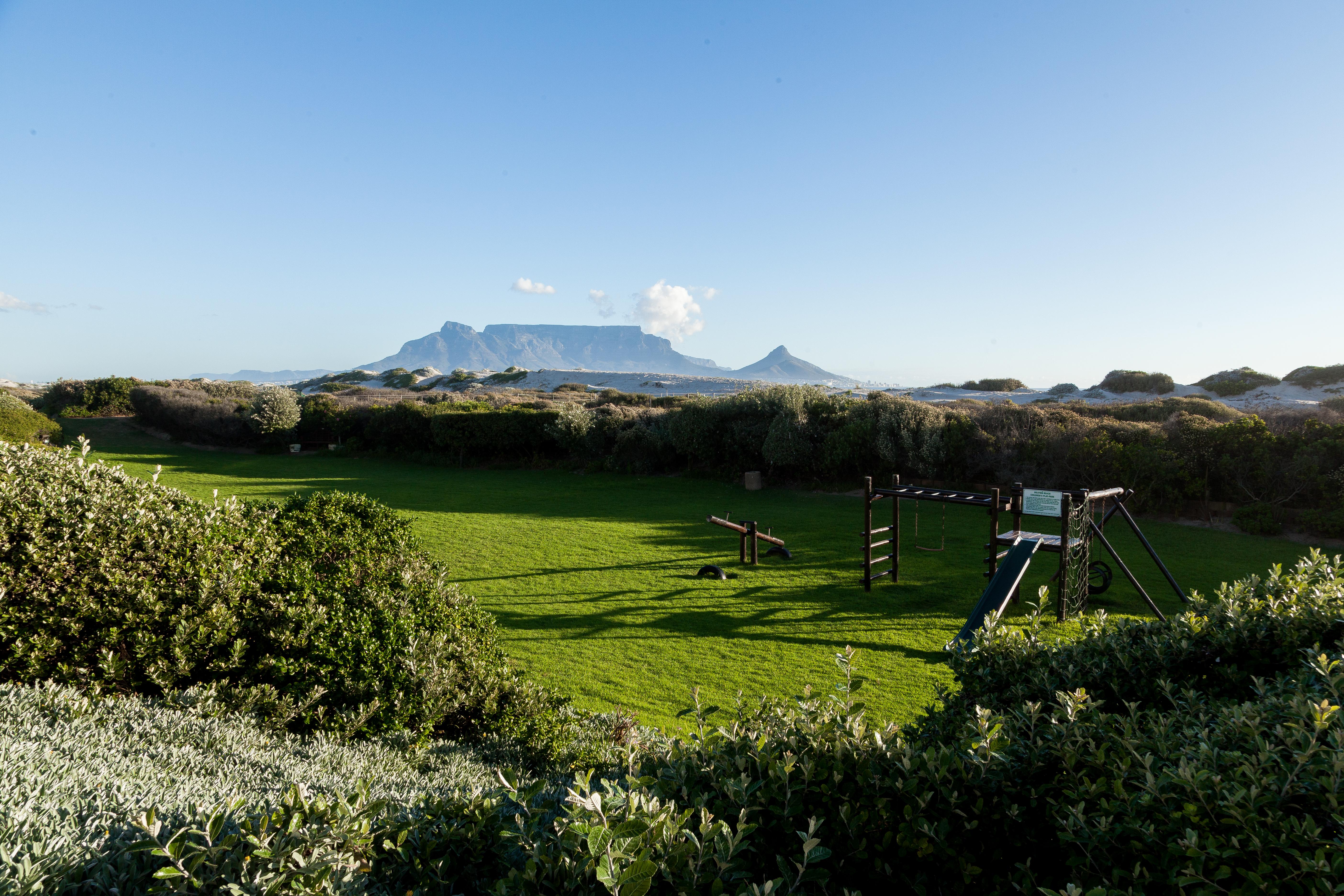 Dolphin Beach Hotel Self Catering Apartments Bloubergstrand Exterior photo