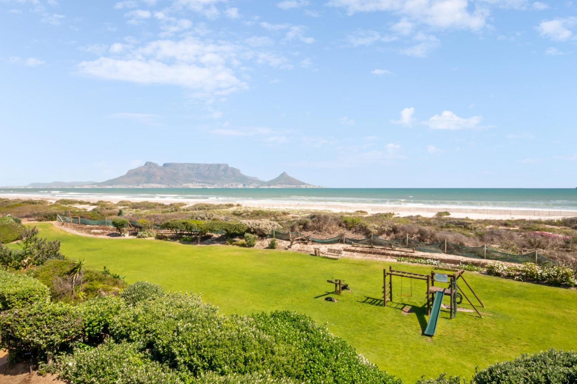 Dolphin Beach Hotel Self Catering Apartments Bloubergstrand Exterior photo