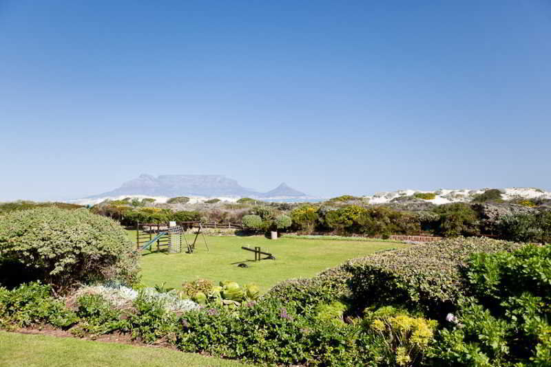 Dolphin Beach Hotel Self Catering Apartments Bloubergstrand Exterior photo